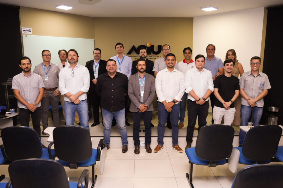 Construção civil em pauta: evento reúne empresários para discutir o futuro do setor em Umuarama