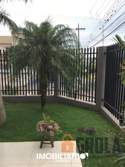 Sobrado para  Venda em Campo Mourão pela Grola Negócios Imobiliários