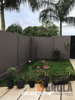 Sobrado para  Venda em Campo Mourão pela Grola Negócios Imobiliários