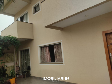 Sobrado para  Venda em Campo Mourão pela Grola Negócios Imobiliários