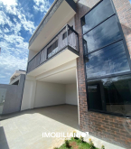 Sobrado para  Venda em Campo Mourão pela W. Hanse Imóveis