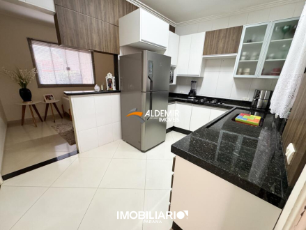 Sobrado para  Venda em Umuarama pela Aldemir Imóveis