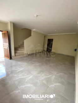 Sobrado para  Venda em Campo Mourão pela W. Hanse Imóveis