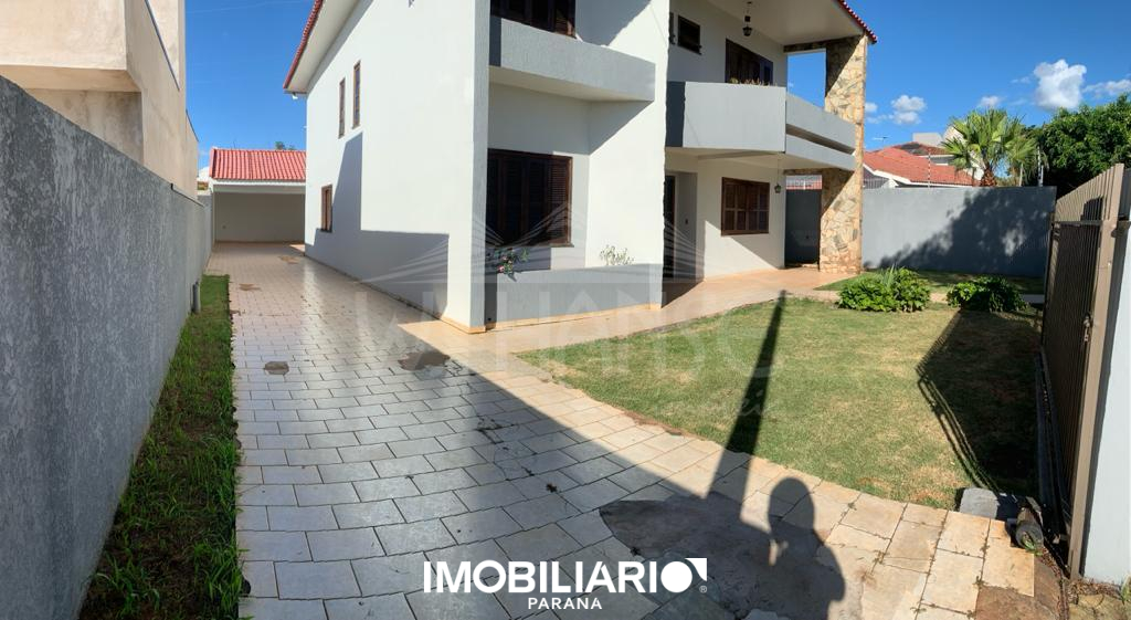 Sobrado para  Venda em Campo Mourão pela W. Hanse Imóveis