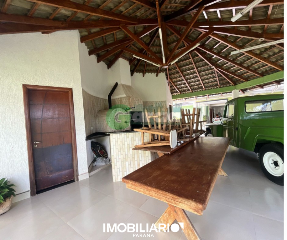 Sobrado para  Venda em Umuarama pela Garcia Imóveis