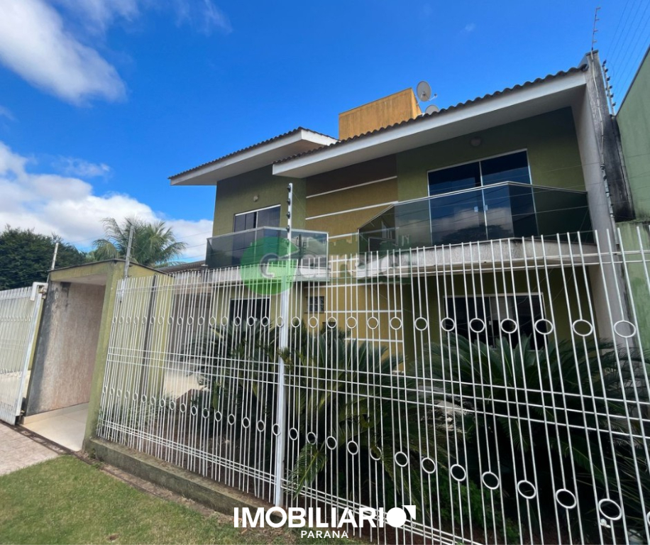 Sobrado para  Venda em Umuarama pela Garcia Imóveis