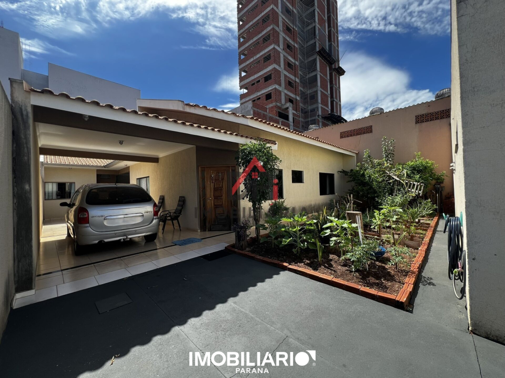 garagem coberta e o jardim