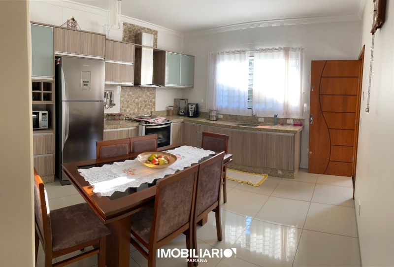 Cozinha com armários planejados