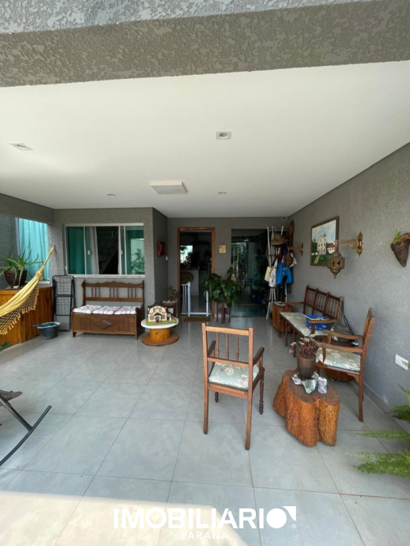 Sobrado para  Venda em Campo Mourão pela Tapowik Imóveis