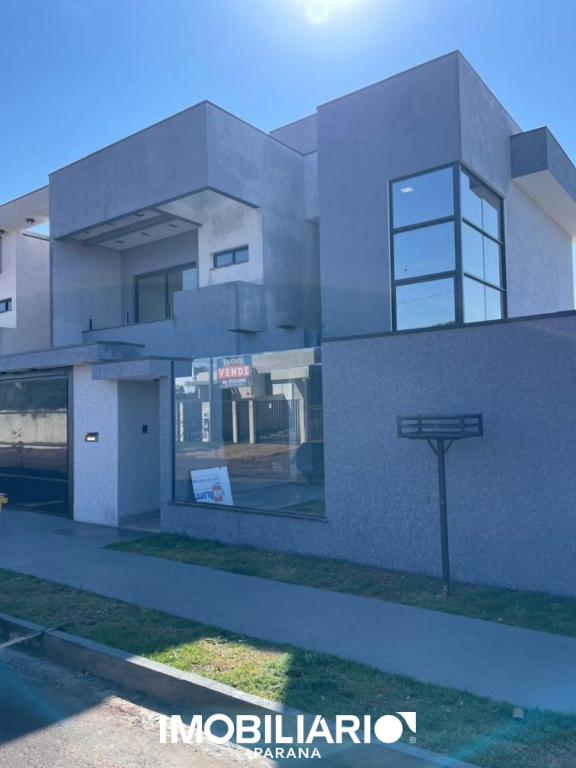 Sobrado para  Venda em Campo Mourão pela Tapowik Imóveis