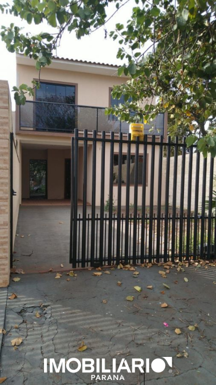 Sobrado para  Venda em Campo Mourão pela Tapowik Imóveis