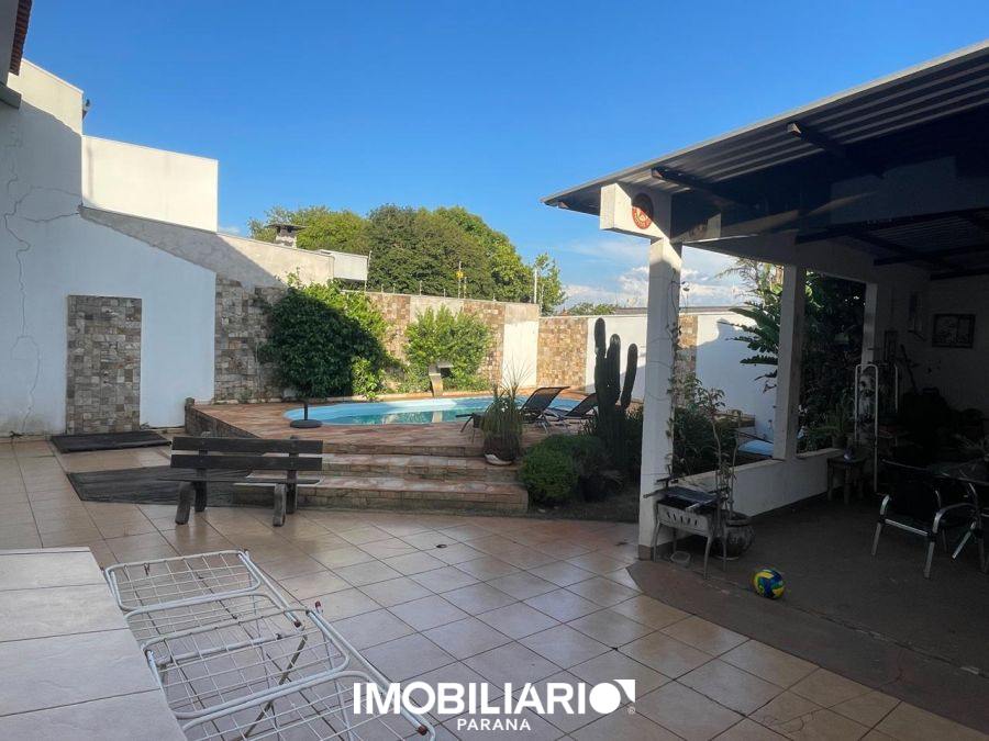 Sobrado para  Venda em Campo Mourão pela Tapowik Imóveis