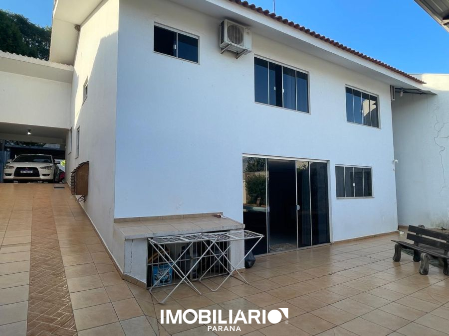 Sobrado para  Venda em Campo Mourão pela Tapowik Imóveis