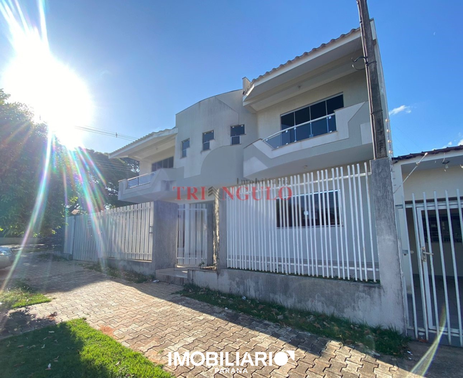 Sobrado para  Venda em Umuarama pela Imobiliária Triangulo