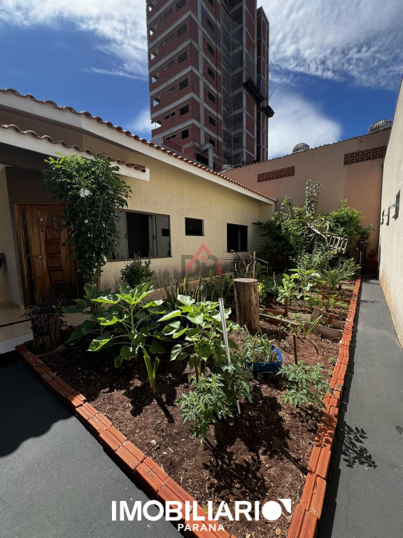 jardim na frente da casa