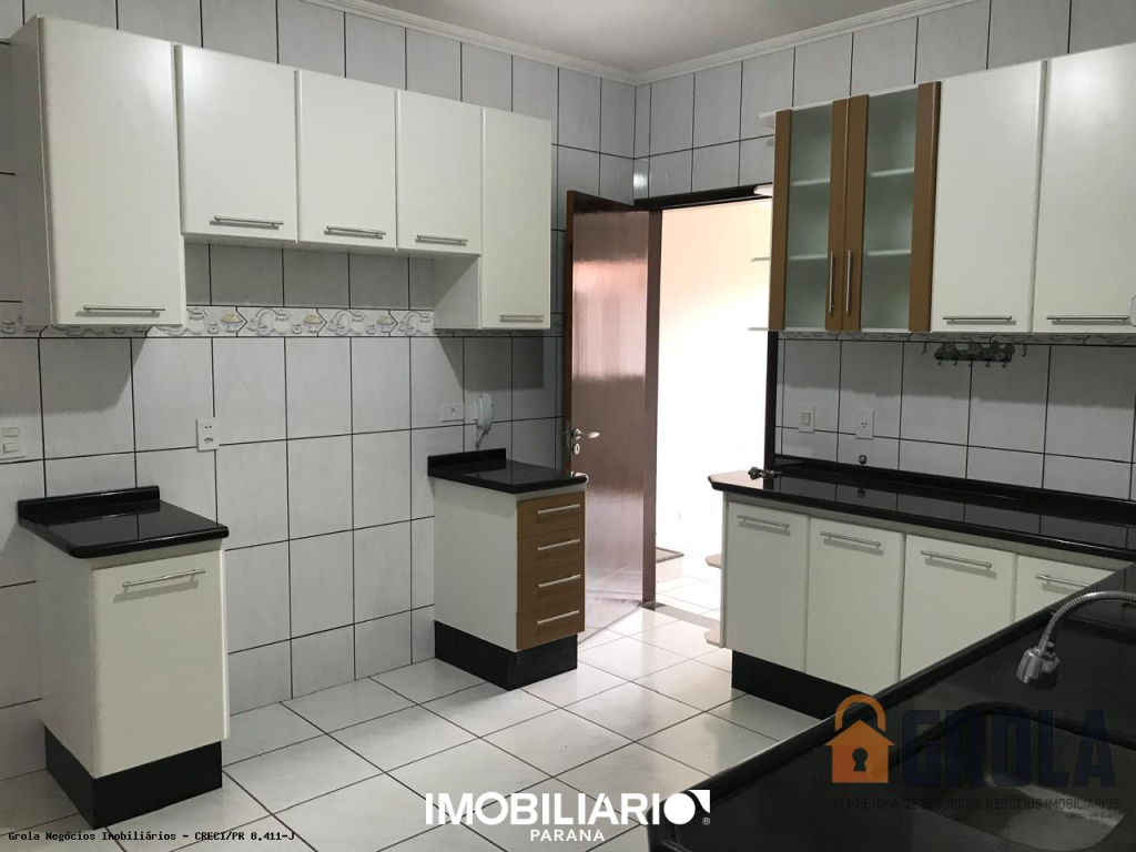 Sobrado para  Venda em Campo Mourão pela Grola Negócios Imobiliários