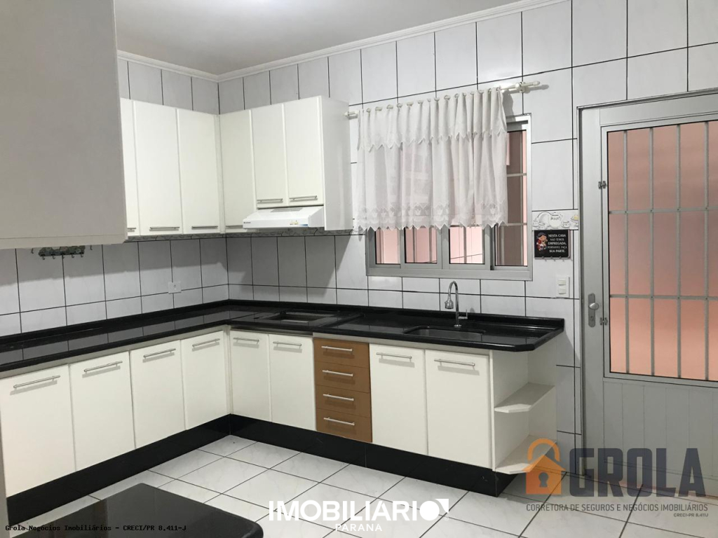 Sobrado para  Venda em Campo Mourão pela Grola Negócios Imobiliários