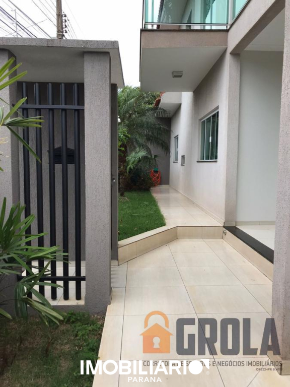 Sobrado para  Venda em Campo Mourão pela Grola Negócios Imobiliários