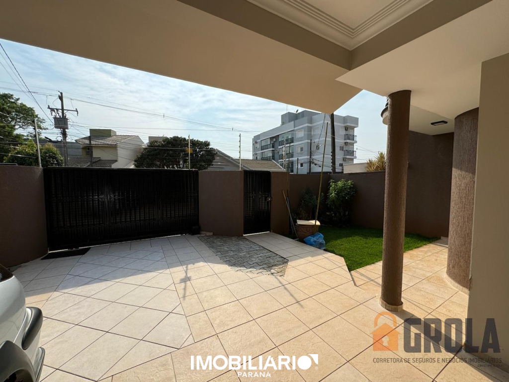 Sobrado para  Venda em Campo Mourão pela Grola Negócios Imobiliários