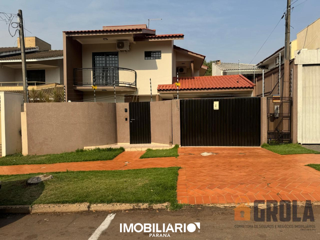 Sobrado para  Venda em Campo Mourão pela Grola Negócios Imobiliários