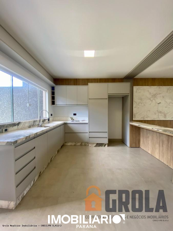 Sobrado para  Venda em Campo Mourão pela Grola Negócios Imobiliários