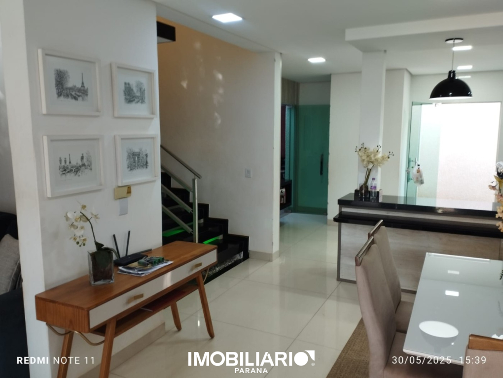 Sobrado para  Venda em Umuarama pela Imobiliária Amizade