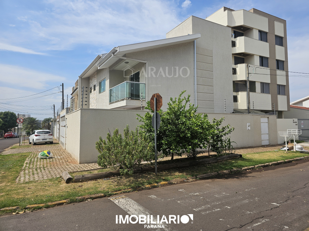 Sobrado para  Venda em Umuarama pela Araujo