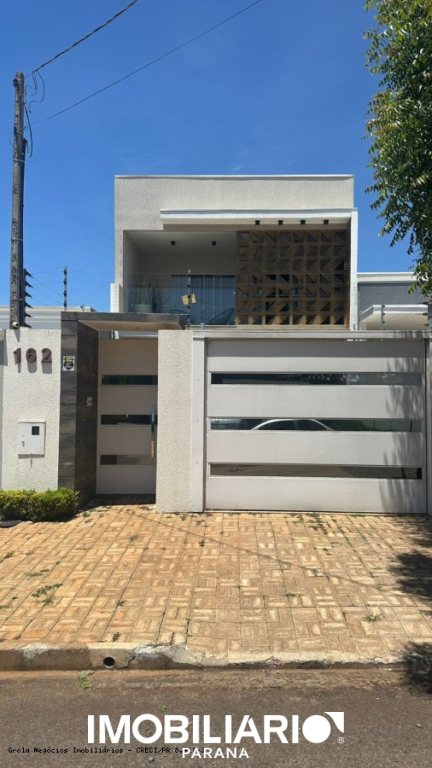 Sobrado para  Venda em Campo Mourão pela Grola Negócios Imobiliários