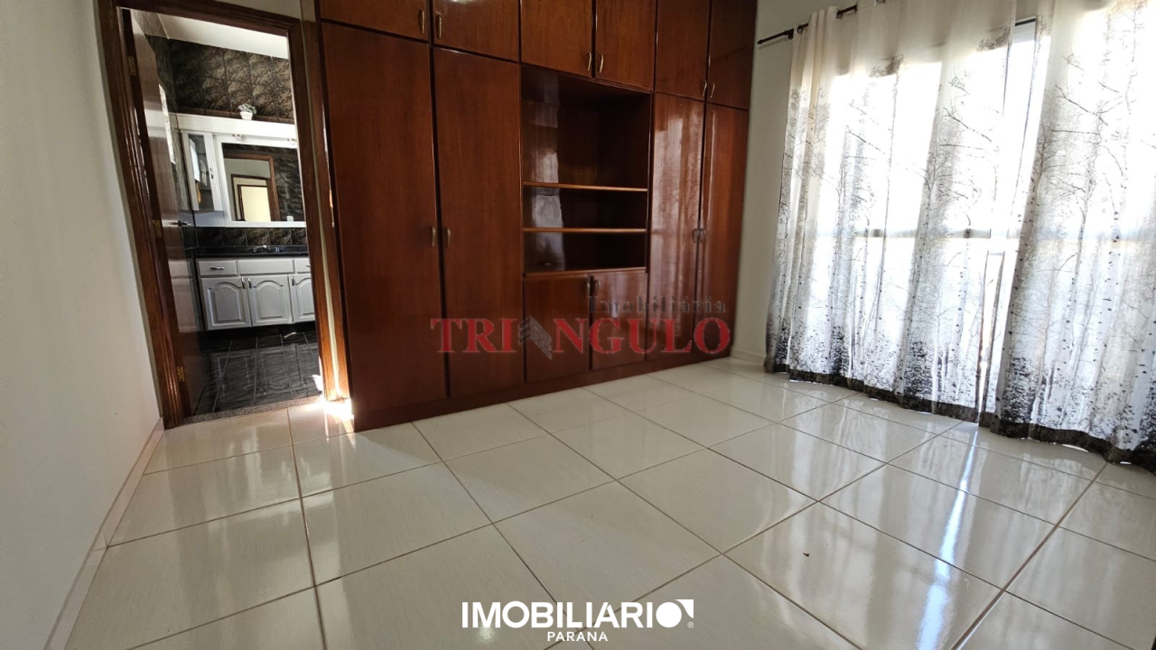 Sobrado para  Venda em Umuarama pela Imobiliária Triangulo