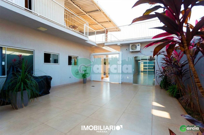 Sobrado para  Venda em Umuarama pela Garcia Imóveis