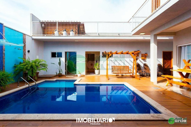 Sobrado para  Venda em Umuarama pela Garcia Imóveis