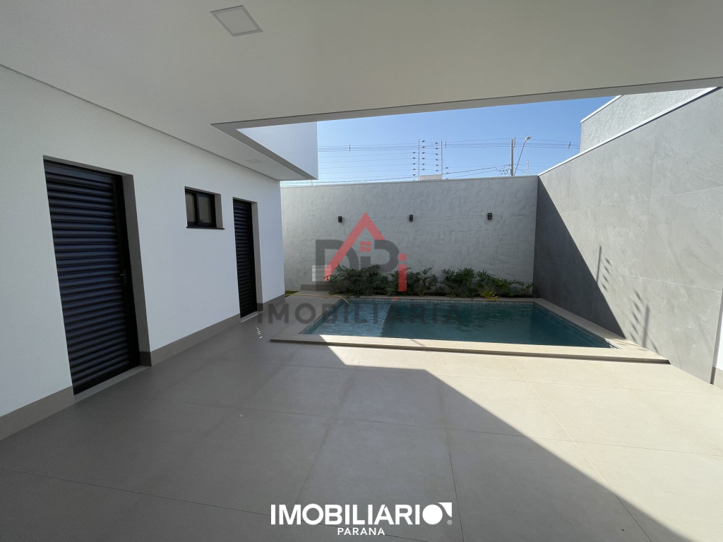 AREA EXTRENA COM PISCINA