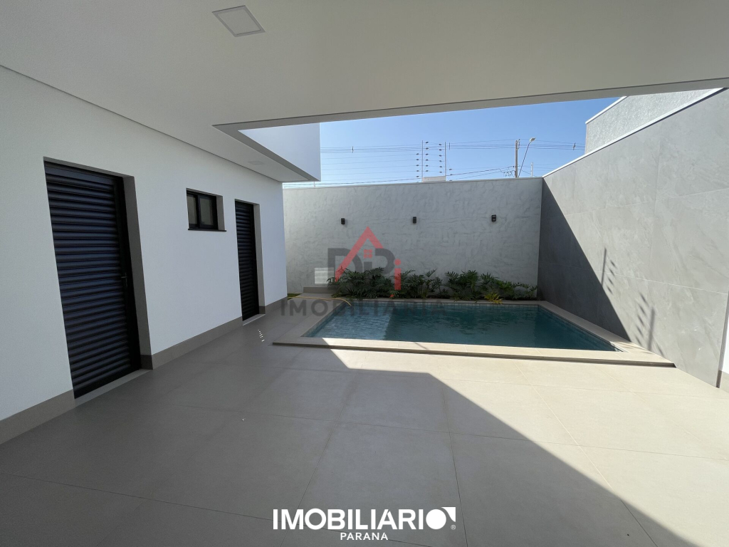 AREA EXTRENA COM PISCINA