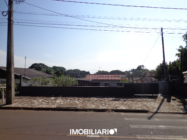 RESIDÊNCIA PRÓXIMO A PRAÇA DOS XETAS