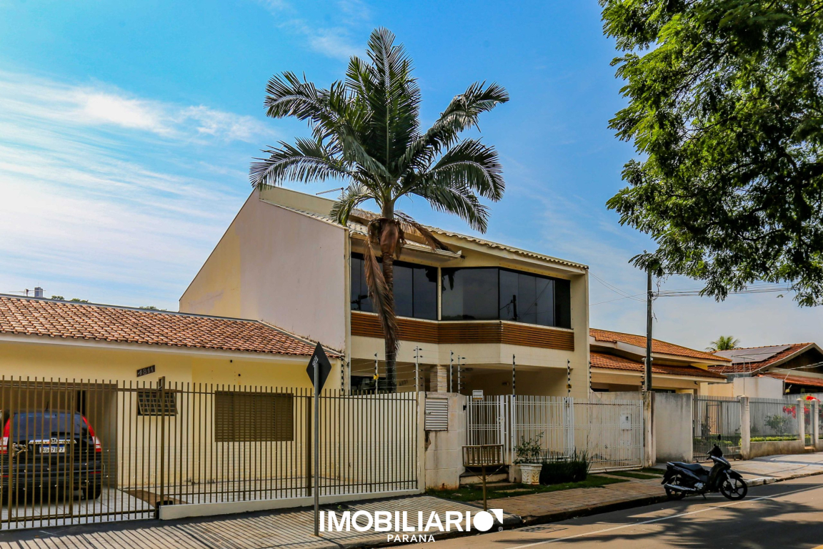 Sobrado para  Venda em Umuarama pela FBF Capital