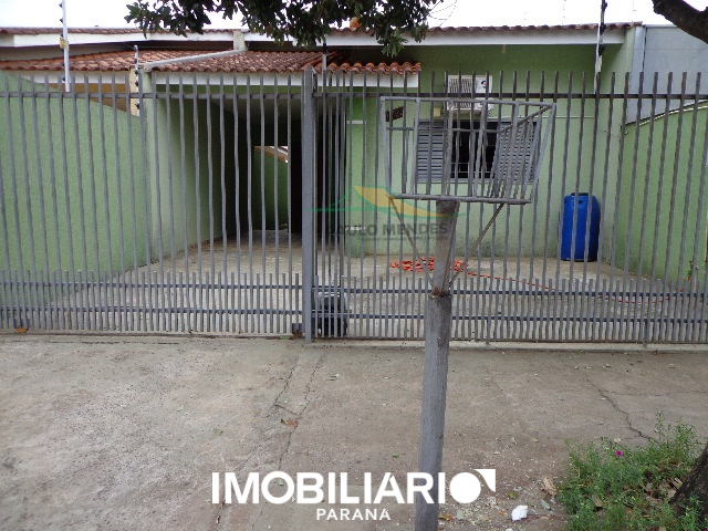 DUAS CASAS MESMO TERRENO