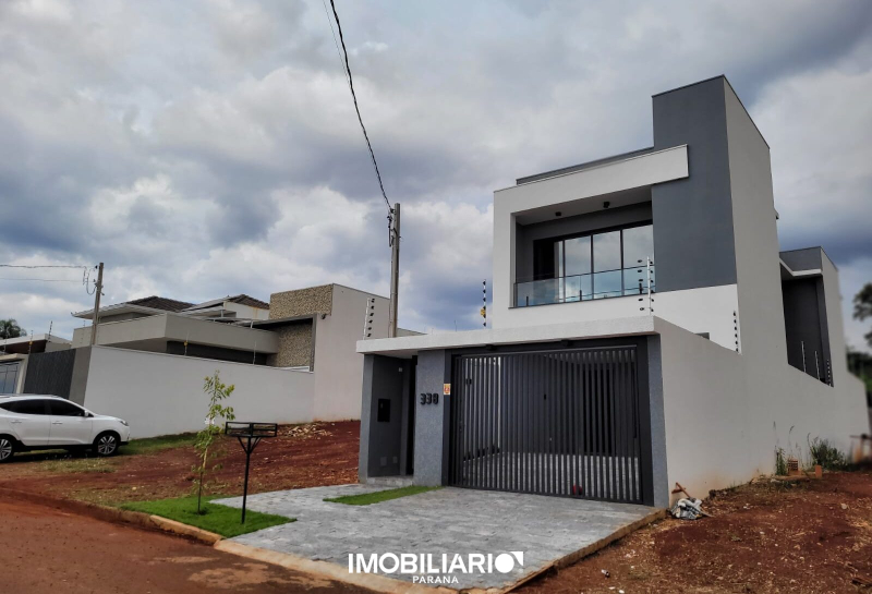 Sobrado para  Venda em Campo Mourão pela W. Hanse Imóveis