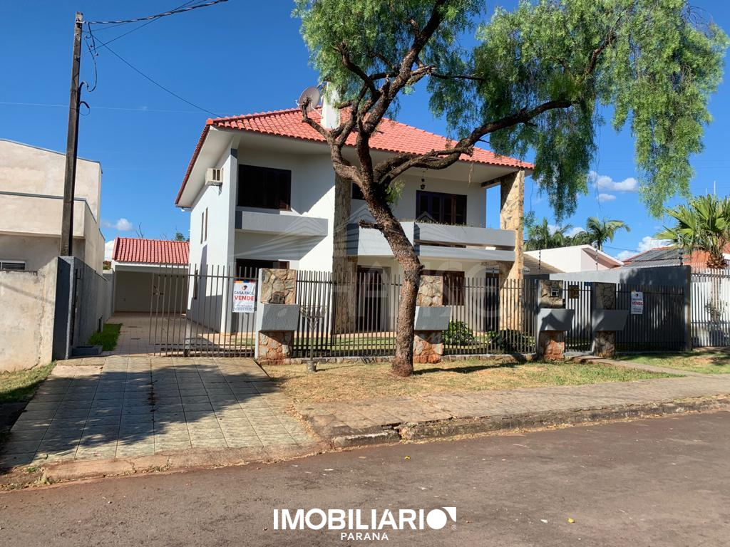 Sobrado para  Venda em Campo Mourão pela W. Hanse Imóveis