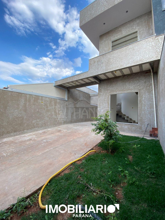 Sobrado para  Venda em Campo Mourão pela W. Hanse Imóveis