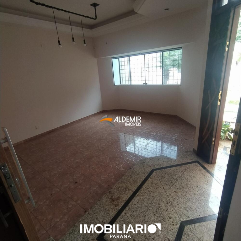 Sobrado para  Venda em Umuarama pela Aldemir Imóveis