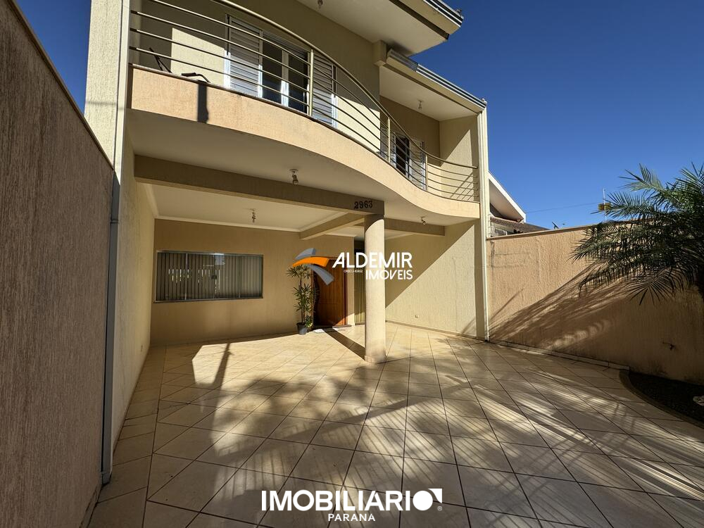 Sobrado para  Venda em Umuarama pela Aldemir Imóveis