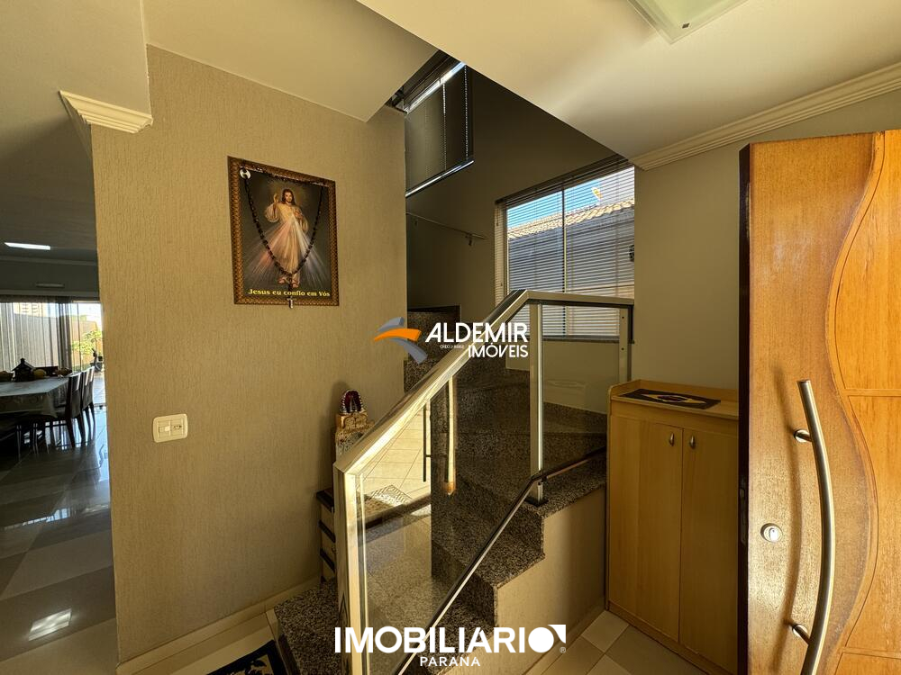 Sobrado para  Venda em Umuarama pela Aldemir Imóveis