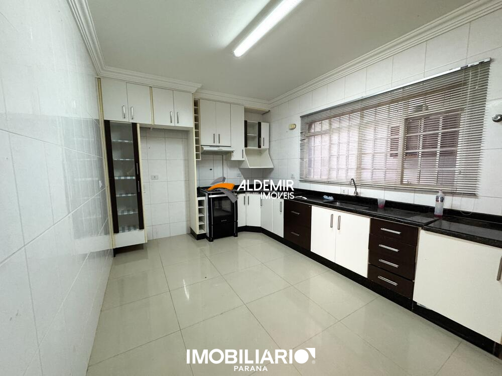 Sobrado para  Alugar em Umuarama pela Aldemir Imóveis