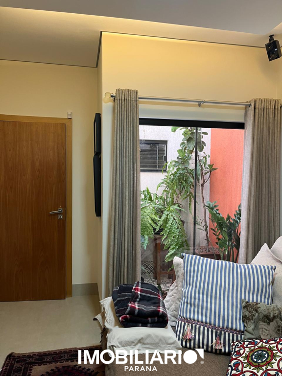 Residência para  Venda em Umuarama pela Elisia Neves