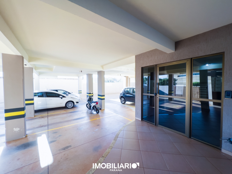 Garagem e entrada do saguão