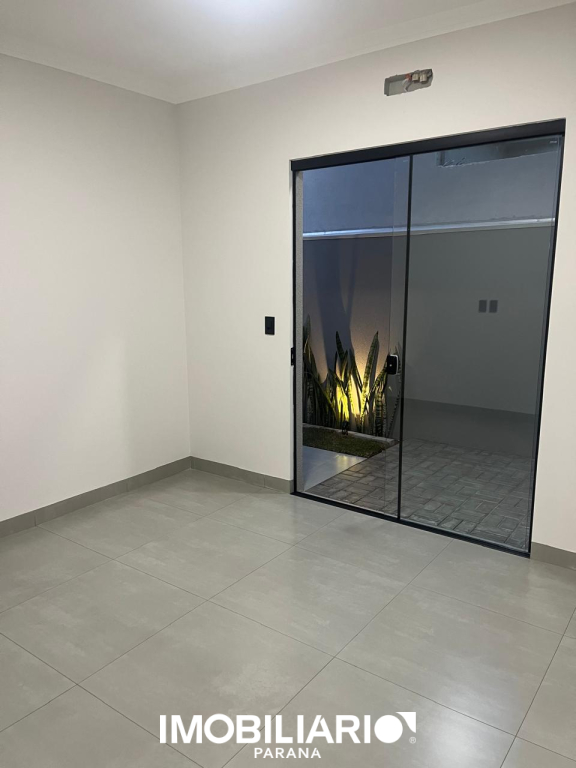 Porta da cozinha com acesso ao fundo