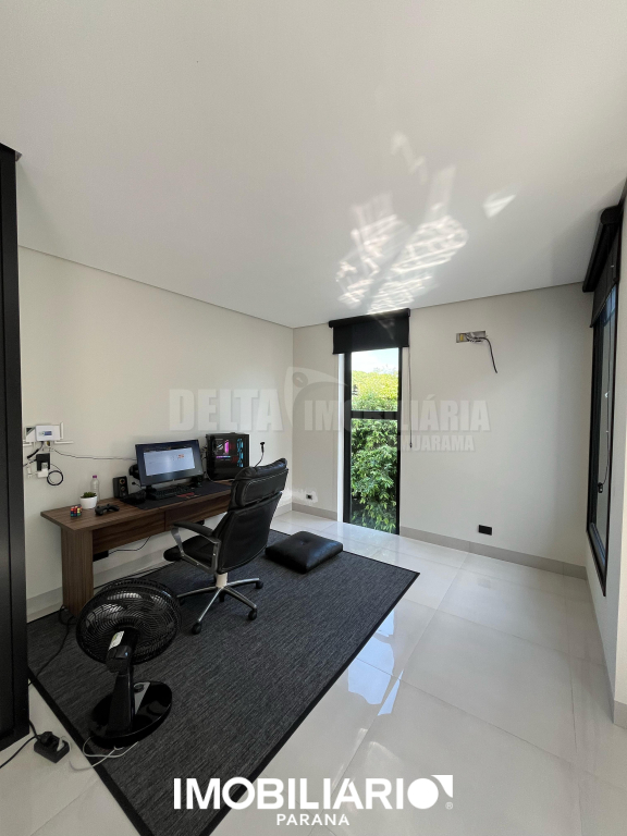 Detalhe piso superior com visão para a rua - Comercial/Área de Lazer