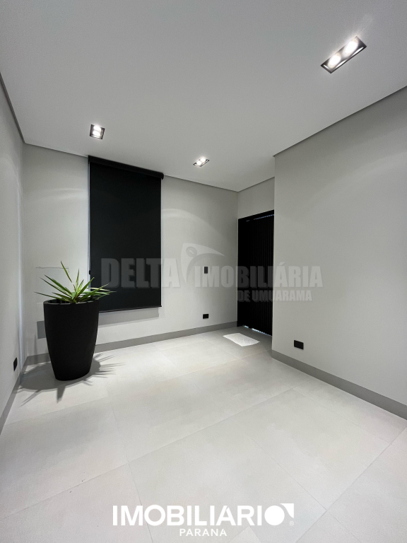 Hall de entrada pelo portão menor próximo a escada do pavimento superior