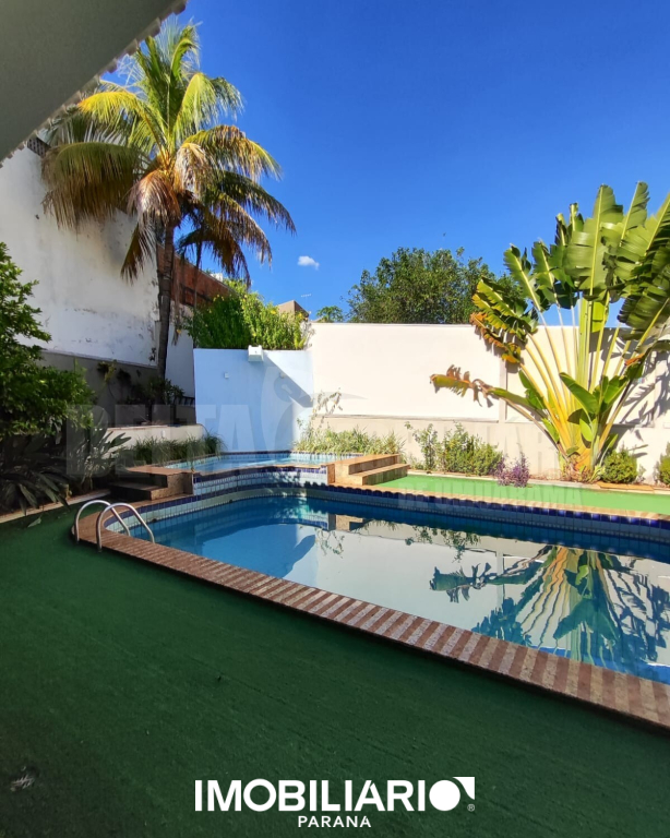 Perspectiva da piscina na edícula