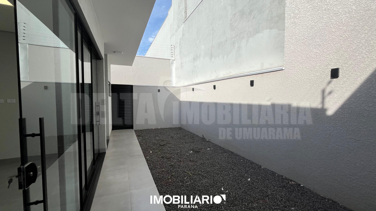 Fundo da propriedade - possui estendal